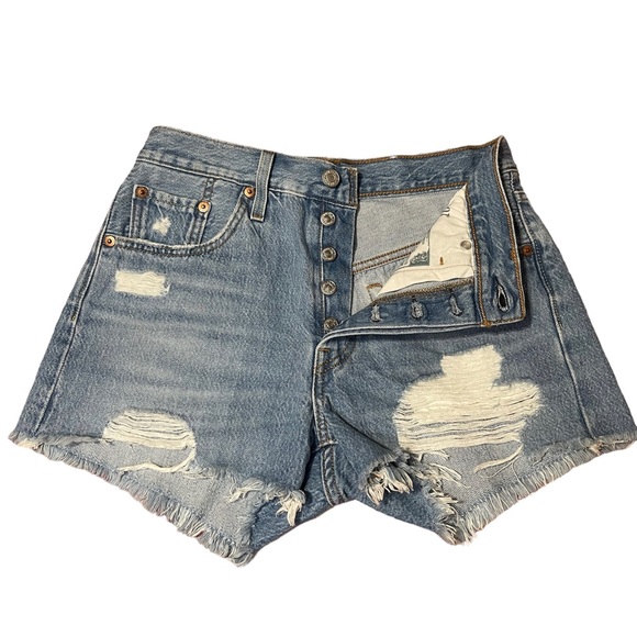 Levi’s 501 Women's High-Waisted Shorts Size 25 Light Wash Denim ✨ - Picture 2 of 4